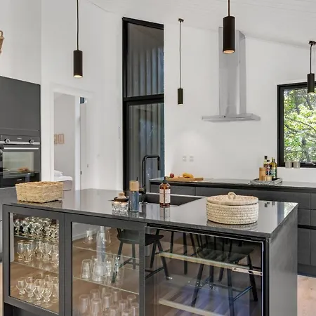 בית נופש Cozy In With Kitchen Laeso